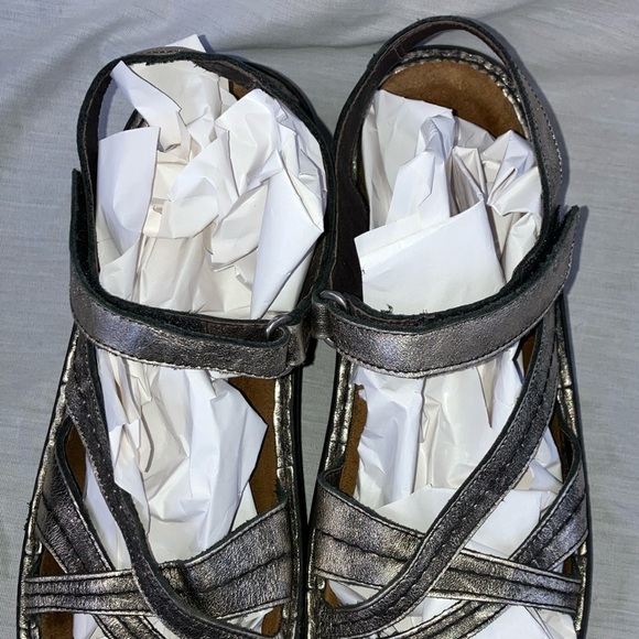 Naot size 41 sparkly bronze Sandals Velcro Ankle /toe Straps & Wedge sole - Picture 4 of 16